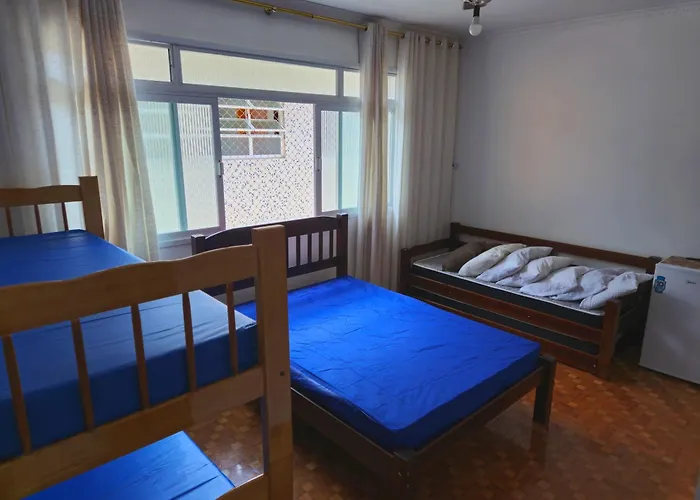 Quarto Privativo a 4 Minutos a pé da Praia da Pitangueias, Guarujá