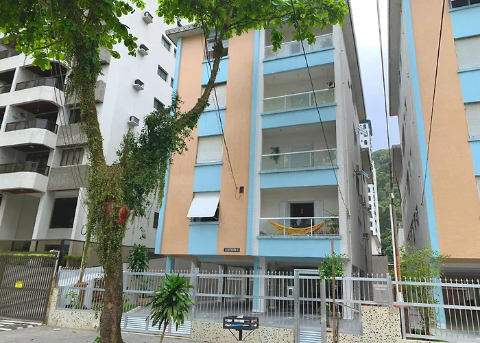 Quarto Privativo a 4 Minutos a pé da Praia da Pitangueias, Guarujá
